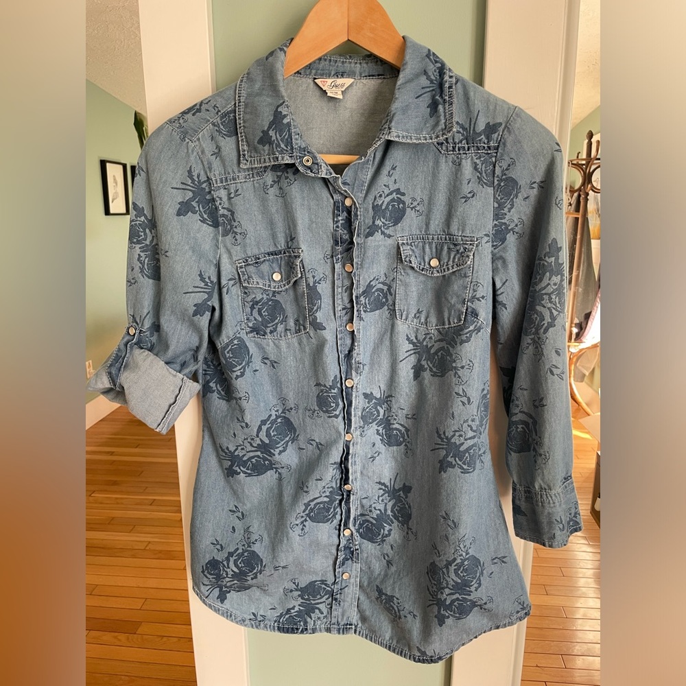 Guess three-quarter sleeve button up.